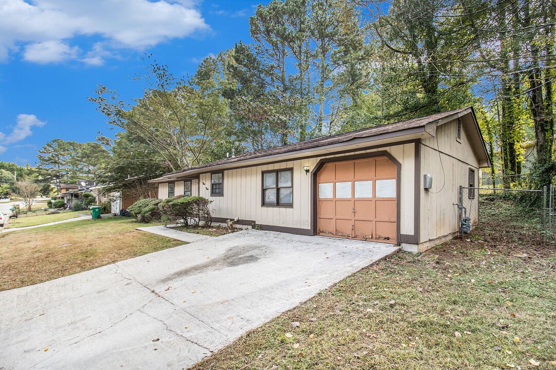 5515 Mallard Trail in Lithonia, GA - Building Photo