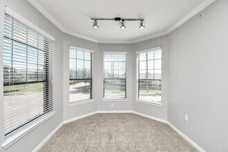 6777 Sommerall Dr in Houston, TX - Building Photo - Building Photo