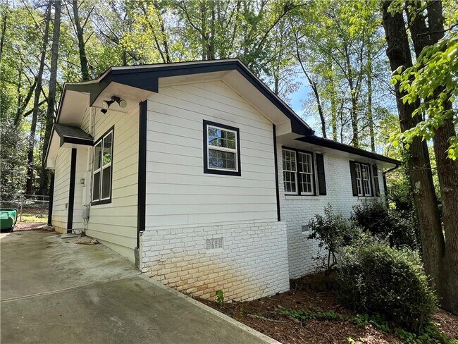 property at 2032 S Akin Dr