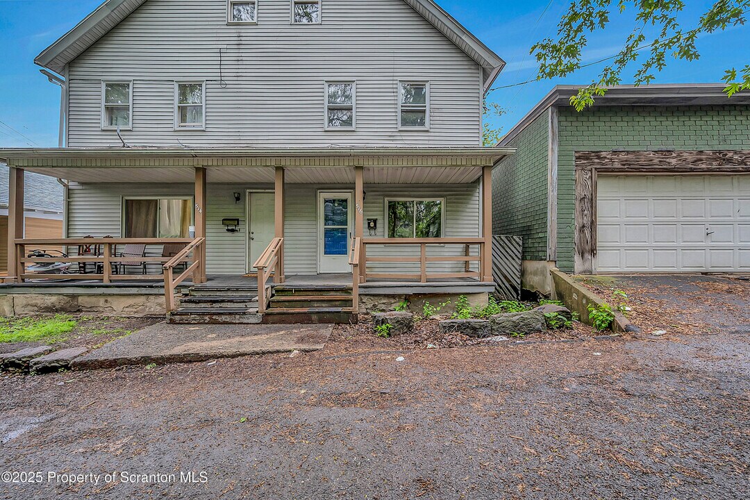 516 Stipp Ct in Scranton, PA - Building Photo