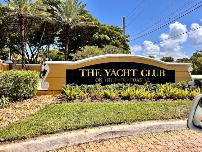 127 Yacht Club Way, Unit 109 in Hypoluxo, FL - Building Photo - Building Photo