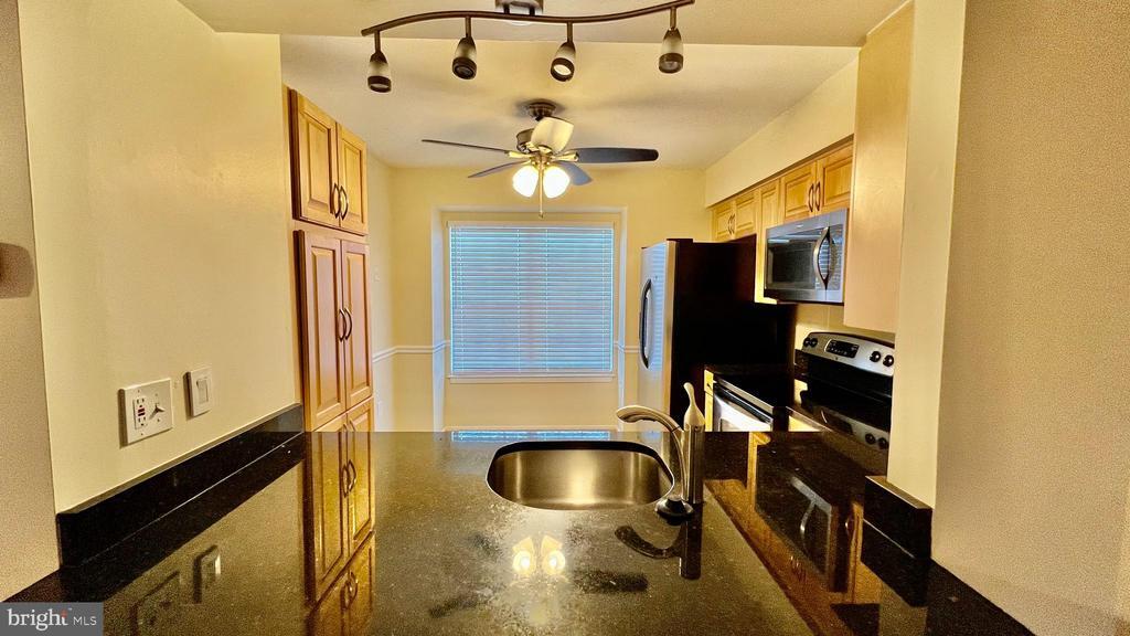 18927 Birdseye Dr in Germantown, MD - Building Photo