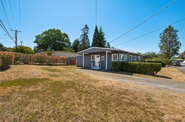 684 Dayton Ave NE in Renton, WA - Building Photo - Building Photo