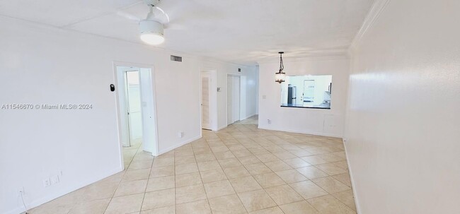 1100 Pine Dr, Unit 106 in Pompano Beach, FL - Building Photo - Building Photo