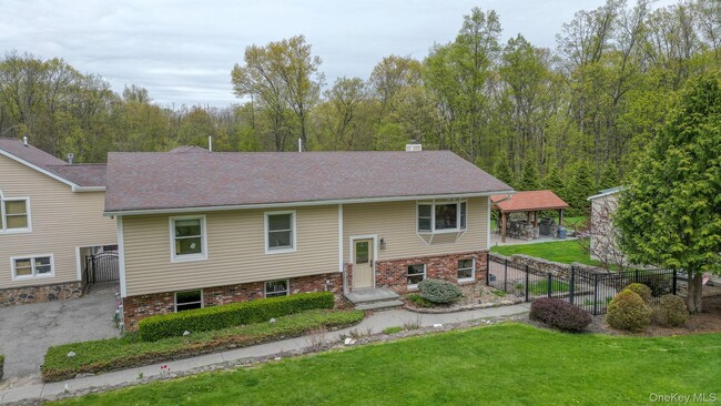 809 Highland Lake Rd in Middletown, NY - Building Photo - Building Photo