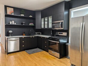 2506 N Avers Ave, Unit 2 in Chicago, IL - Foto de edificio - Building Photo