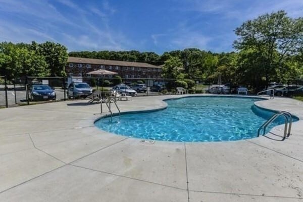 44 Bryon Rd, Unit #1 in Boston College, MA - Foto de edificio - Building Photo