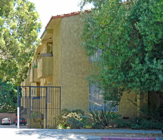 9520 Lucerne Ave in Culver City, CA - Foto de edificio - Building Photo