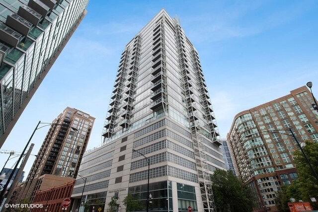 653 N Kingsbury St in Chicago, IL - Foto de edificio