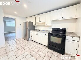 8 Bryon Rd, Unit 1 in Boston College, MA - Building Photo