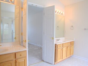 4172 Turnberry Park Ct in Pfafftown, NC - Building Photo - Building Photo