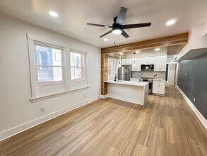 5834 Phillips Ave, Unit 1A in Pittsburgh, PA - Building Photo - Building Photo