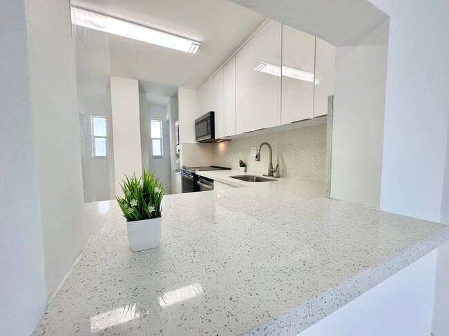 8051 S Colony Cir in Tamarac, FL - Building Photo - Building Photo