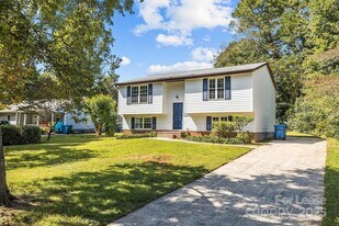 7120 Clear Crossing Ln in Mint Hill, NC - Building Photo