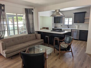 221 Avenida Ortega, Unit 221 Avenida Ortega in Palm Springs, CA - Building Photo - Building Photo