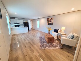 87 Deerwood Park in Centralia, IL - Building Photo