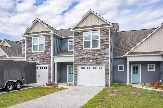 202 N Stingray Ln in Sneads Ferry, NC - Building Photo - Building Photo
