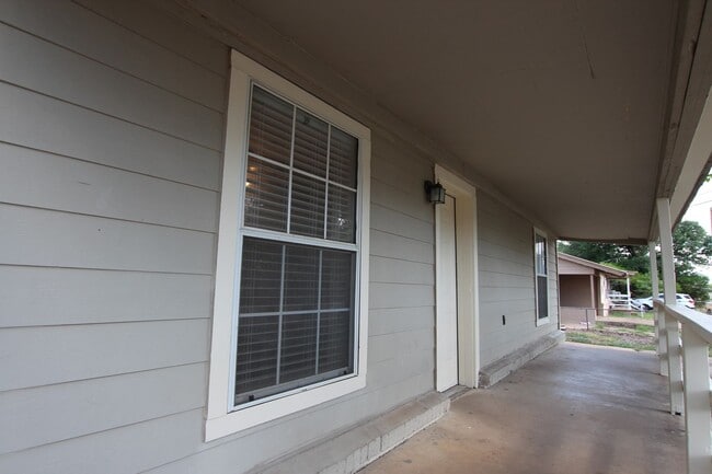 1016 Bennett Ave in Tyler, TX - Building Photo - Building Photo