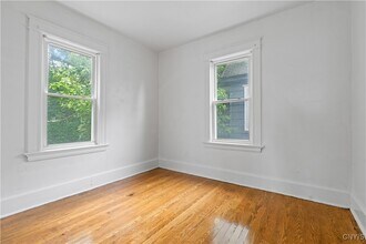 148 Lilac St in Syracuse, NY - Foto de edificio - Building Photo