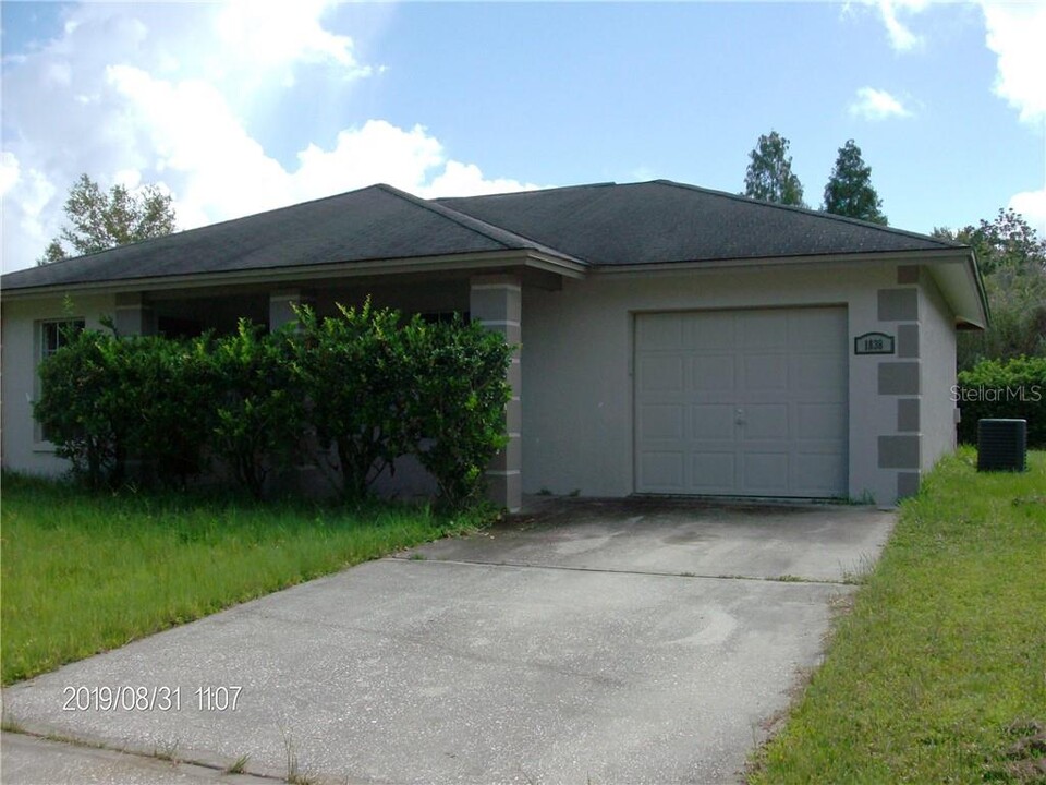 1838 Twisting Ln in Zephyrhills, FL - Building Photo