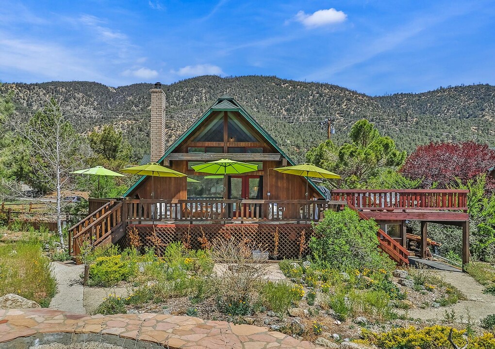 16424 Aleutian Dr in Pine Mountain Club, CA - Building Photo