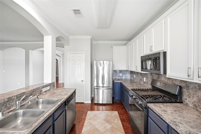 property at 1707 E Highlands Crossing
