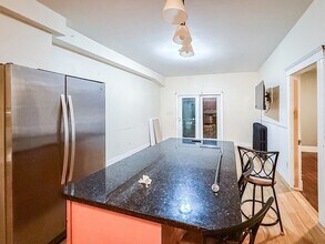 120 Gladstone St, Unit 3 in Boston, MA - Building Photo - Building Photo