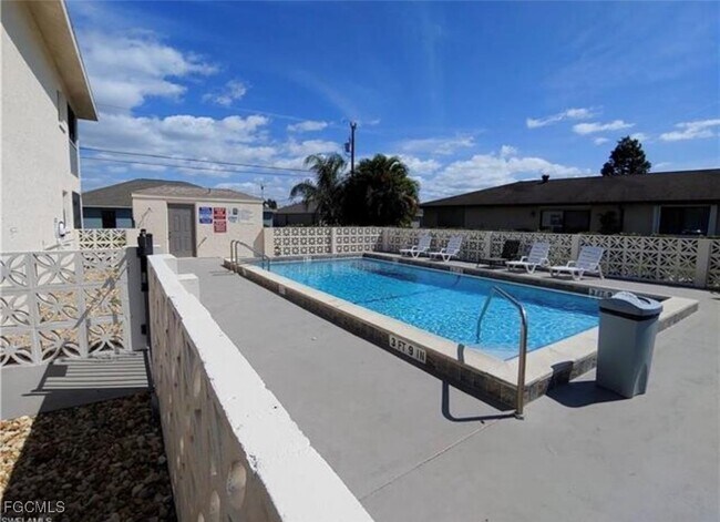 3705 Country Club Blvd in Cape Coral, FL - Building Photo - Building Photo