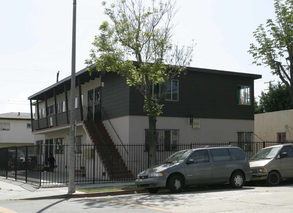 340 W 15th St in Long Beach, CA - Foto de edificio