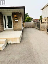 7809 Priory Crescent in Mississauga, ON - Building Photo - Building Photo