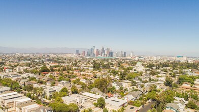 Student Living at Autumn Leaf Apartments in Los Angeles, CA - Foto de edificio - Building Photo