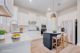 2507 Herring Ln in Clear Lake Shores, TX - Foto de edificio - Building Photo