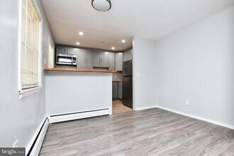 604 Garnet Dr in Burlington, NJ - Building Photo - Building Photo