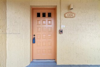 958 Coral Club Dr in Coral Springs, FL - Building Photo - Building Photo
