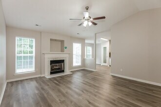 1610 Royal Tree Ct in Charlotte, NC - Foto de edificio - Building Photo