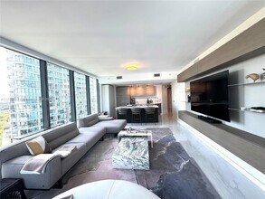 650 NE 32nd St, Unit 1401 in Miami, FL - Building Photo - Building Photo