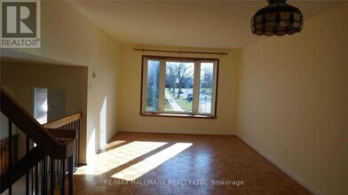 22 Springhead Gardens in Richmond Hill, ON - Building Photo - Building Photo