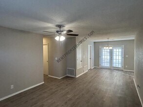 2708 S 136th E Ave in Tulsa, OK - Foto de edificio - Building Photo