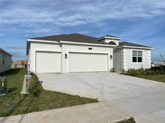 7152 Dilly Lake Ave in Groveland, FL - Building Photo - Building Photo
