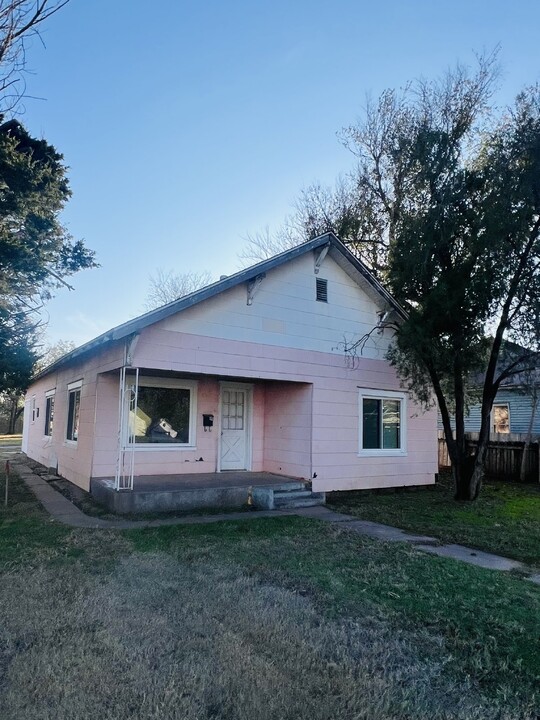 1131 E Oklahoma Ave in Enid, OK - Building Photo