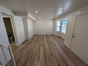 9040 S Goddard Cir in West Jordan, UT - Building Photo - Building Photo