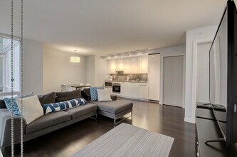 755 Beatty St in Vancouver, BC - Building Photo - Building Photo