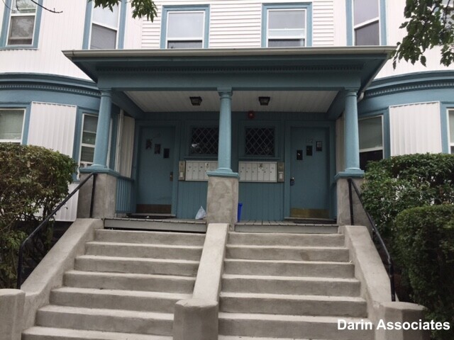 111 Thurston St, Unit 6 in Somerville, MA - Foto de edificio