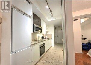 60 Annie Craig Dr in Toronto, ON - Building Photo - Building Photo