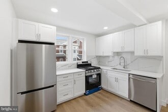 213 Hermitage St in Philadelphia, PA - Building Photo - Building Photo