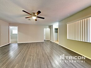 202 Valley Dr in Brandon, FL - Building Photo - Building Photo
