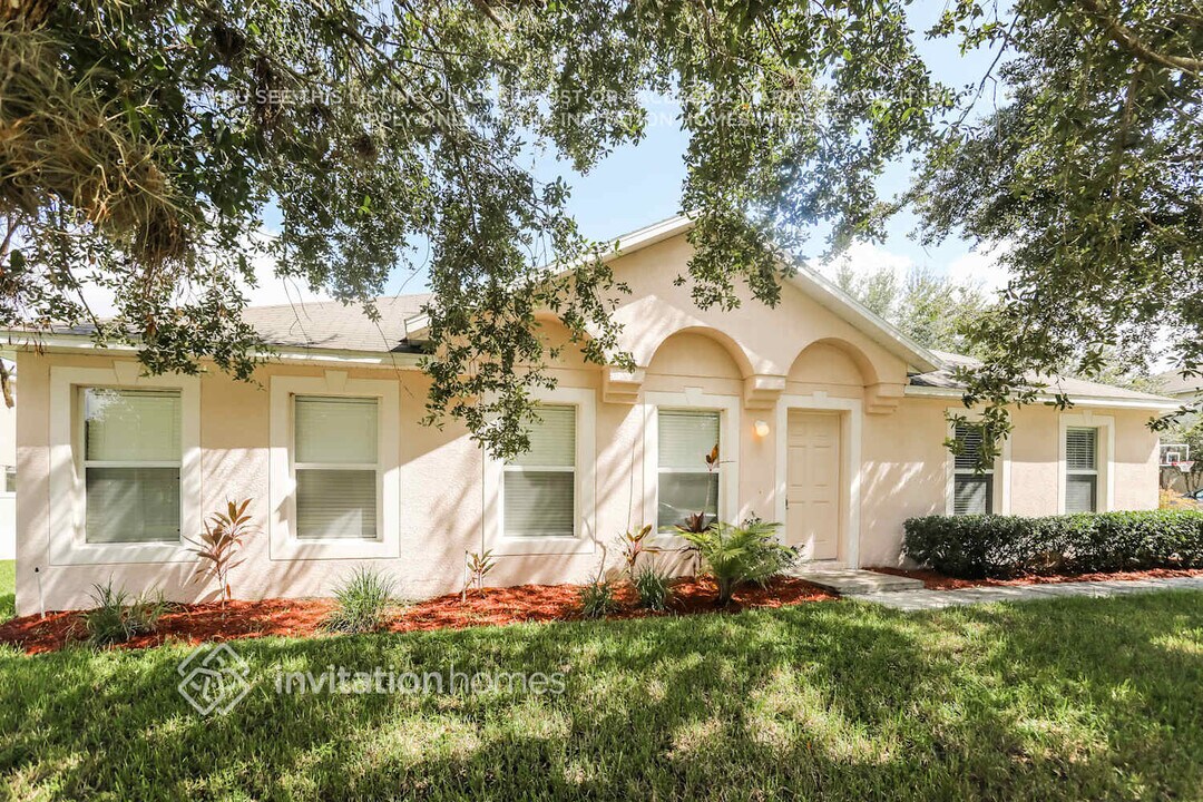 2304 Kingscrest Cir in Apopka, FL - Building Photo