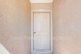 1033 Desert Paintbrush Loop in Rio Rancho, NM - Building Photo - Building Photo