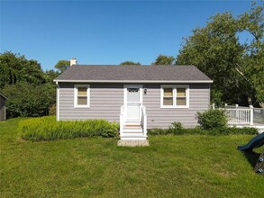 67 Twin Peninsula Ave in South Kingstown, RI - Foto de edificio - Building Photo