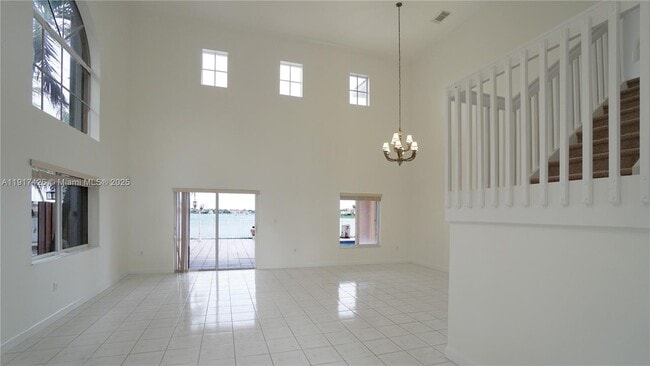 14061 SW 136th Pl in Miami, FL - Foto de edificio - Building Photo